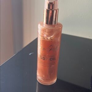 Nicole Miller Shimmering Body Oil